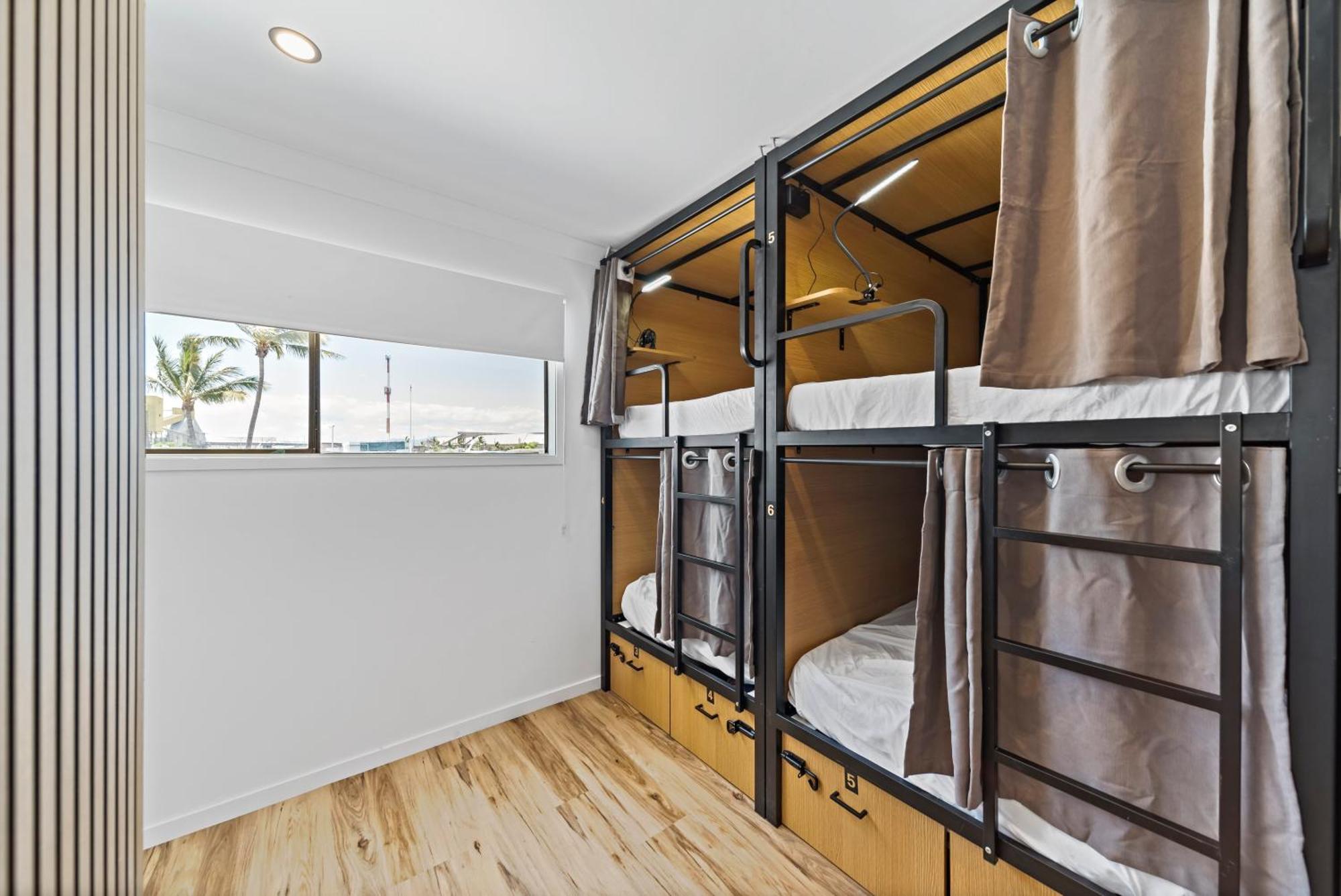 The Pier Pods On The Water- 50M From Townsville Bus Terminal And Ferry Terminal- Passport Id Requried 外观 照片